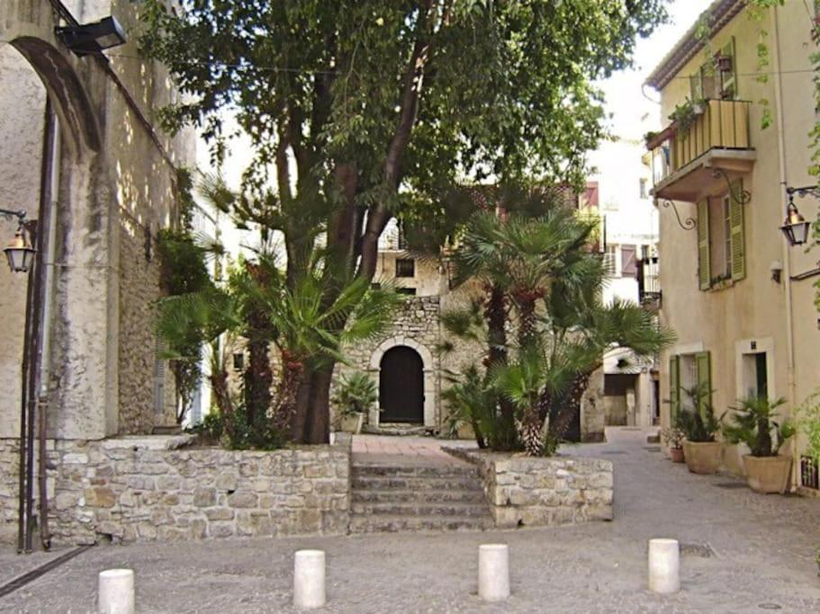 Ferienwohnung A8 - 2 Bdr Duplex Remparts Heart Of Old Antibes Exterior foto