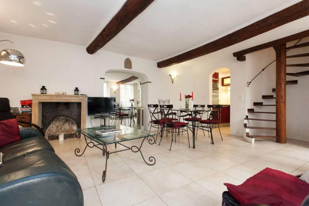 Ferienwohnung A8 - 2 Bdr Duplex Remparts Heart Of Old Antibes Exterior foto