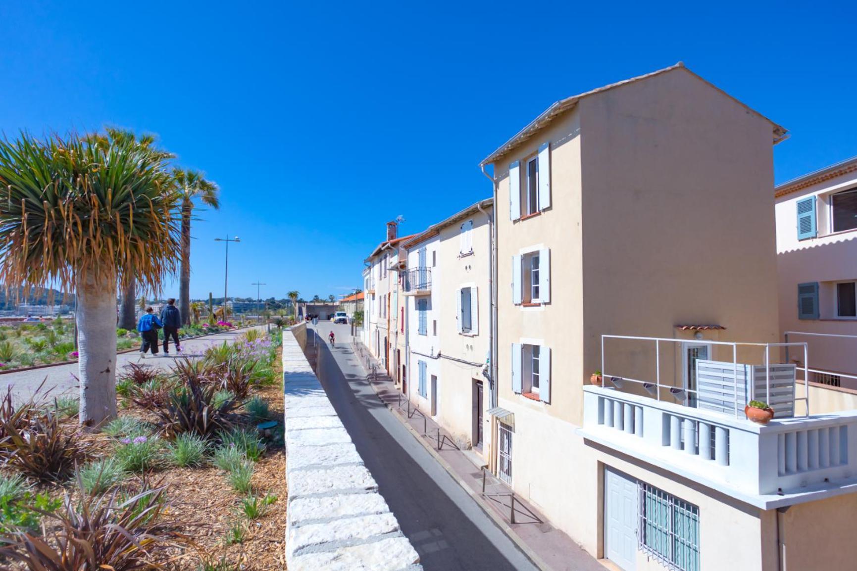 Ferienwohnung A8 - 2 Bdr Duplex Remparts Heart Of Old Antibes Exterior foto